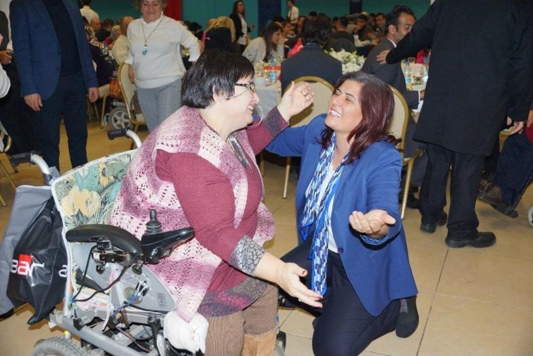 Bayan Başkan Engellilerle Dans Etti