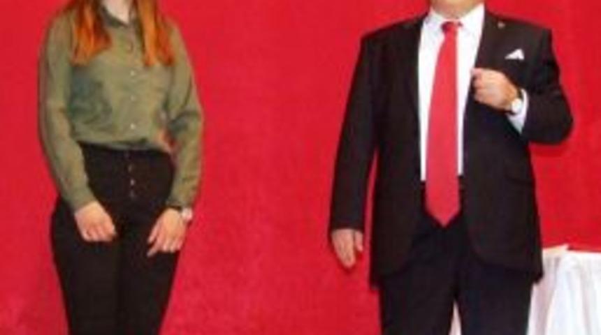 Mevlid-i Nebi Kitap Okuma Yarışması 1.’si Ödülünü Vali Şentürk’ten Aldı