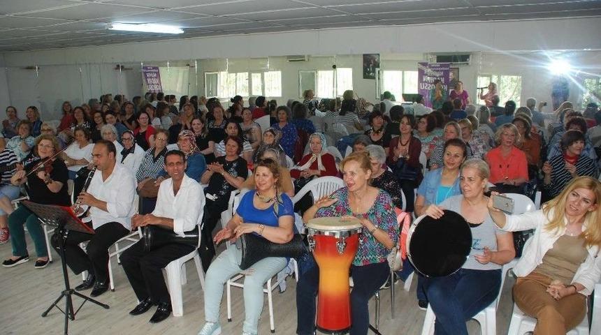 Nil&uuml;fer Kadın Korosu Huzurevi Sakinlerini Ağırladı