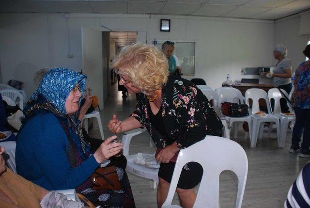 Nilüfer Kadın Korosu Huzurevi Sakinlerini Ağırladı