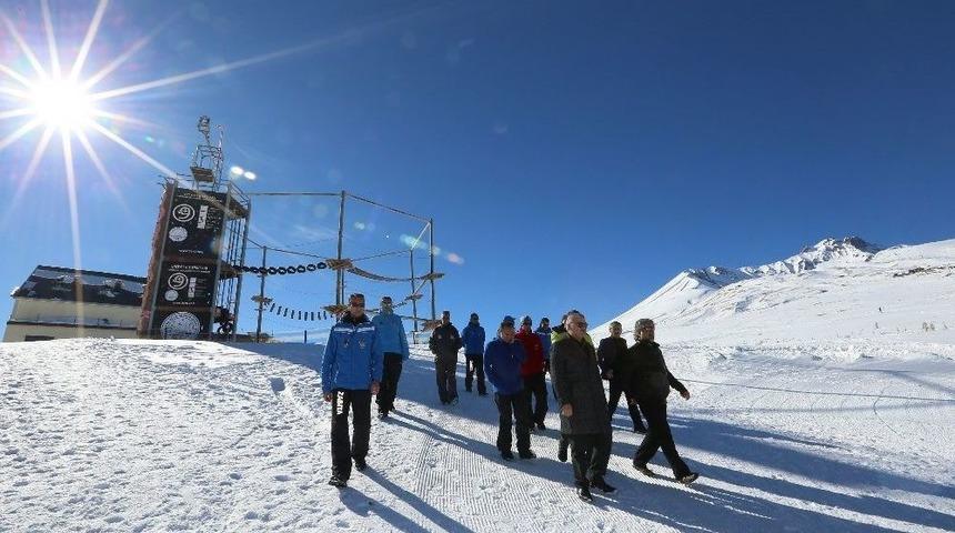 Kayak Sezonunun A&ccedil;ıldığı İlk Hafta Sonu 20 Bini Aşkın Ziyaret&ccedil;i Geldi