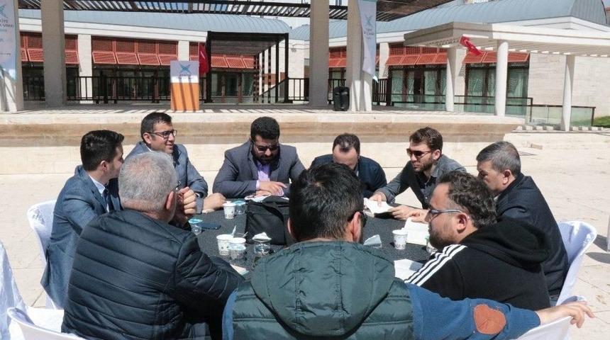 Ahi Torunları K&uuml;lliye&rsquo;de Kitap Okuyor