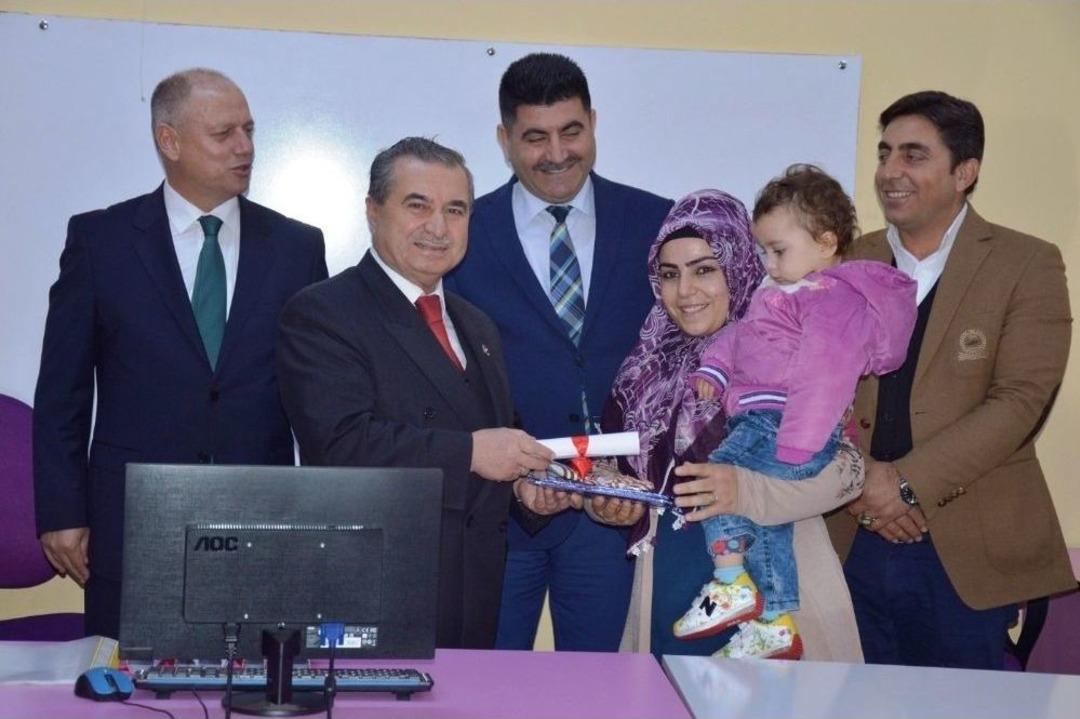 Sertifikalarını Almaya &Ccedil;ocuklarıyla Geldiler