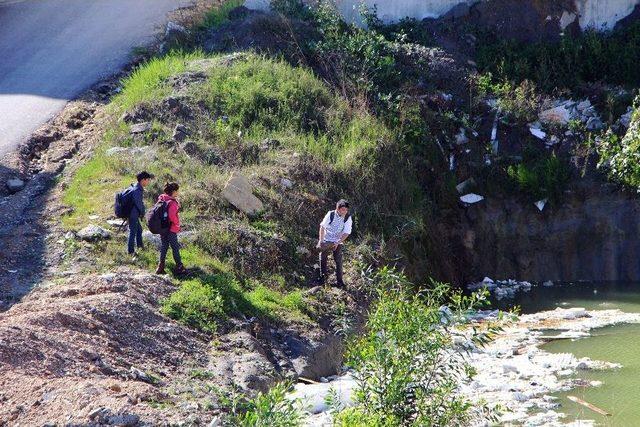 Öğrencilerin Okul Yolunda Tehlikeli Oyunu