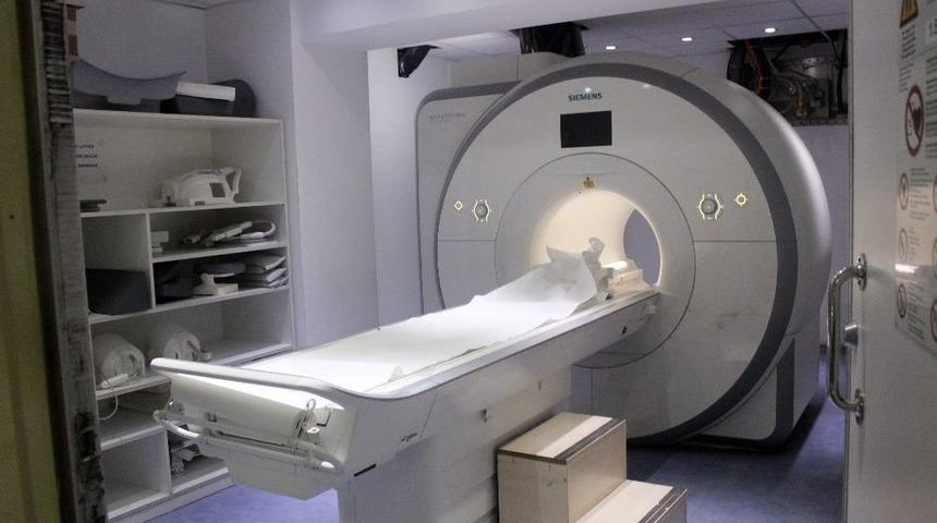 Metal Eşyalar Hem Cihaza, Hem Sonu&ccedil;lara, Hem De Hastaya Zarar Verebiliyor