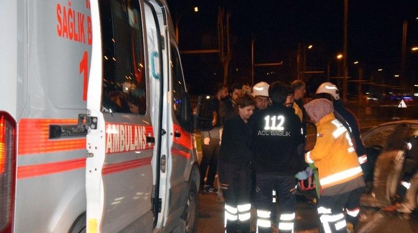 Malatya&rsquo;da Ref&uuml;je &Ccedil;arpan Otomobil Takla Attı: 4 Yaralı