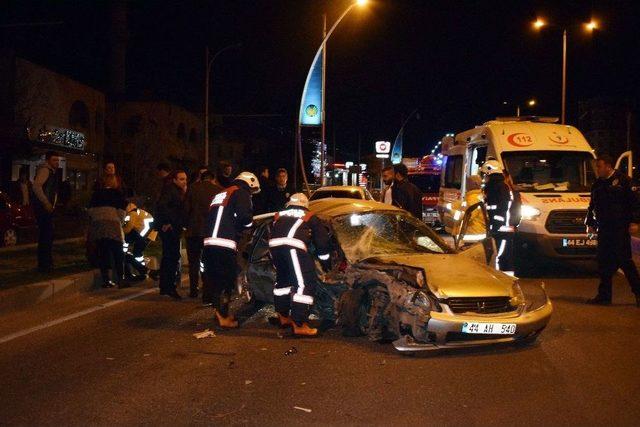 Malatya’da Refüje Çarpan Otomobil Takla Attı: 4 Yaralı