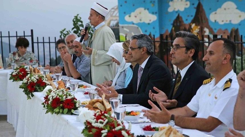 Karşıyaka İftar Sofrasında Buluştu