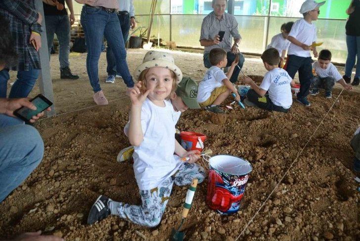 Anaokulu Öğrencilerden Arkeolojik Kazı G1