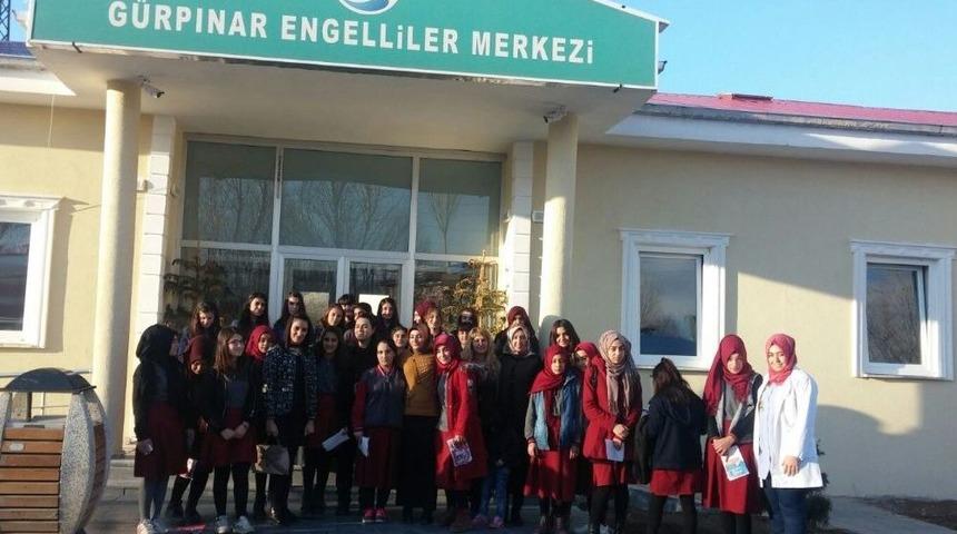 Öğrencilerden Engelsiz Yaşam Merkezi’ne Ziyaret
