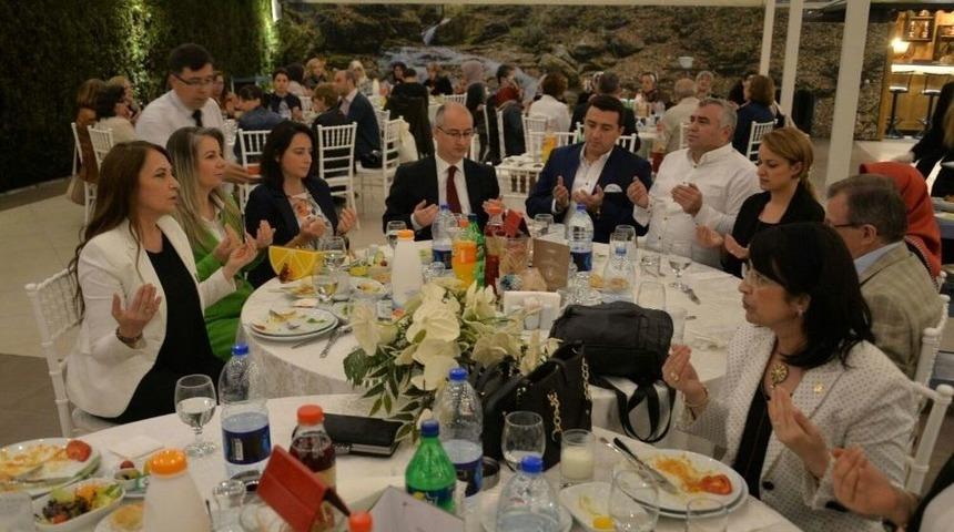 Bozüyüklü Yardım Sevenler İftar Yemeğinde Buluştu