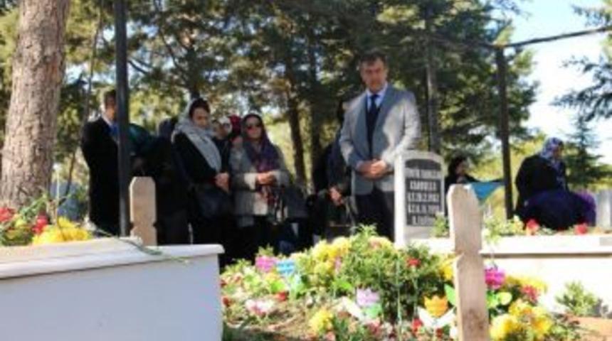 Hayırsever Kadir Kameroğlu Mezarı Başında Anıldı