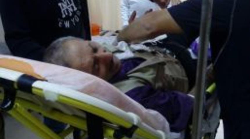 "insanlık Öldü Mü" Diyerek Araya Giren Şahıs Elinden Bıçaklandı