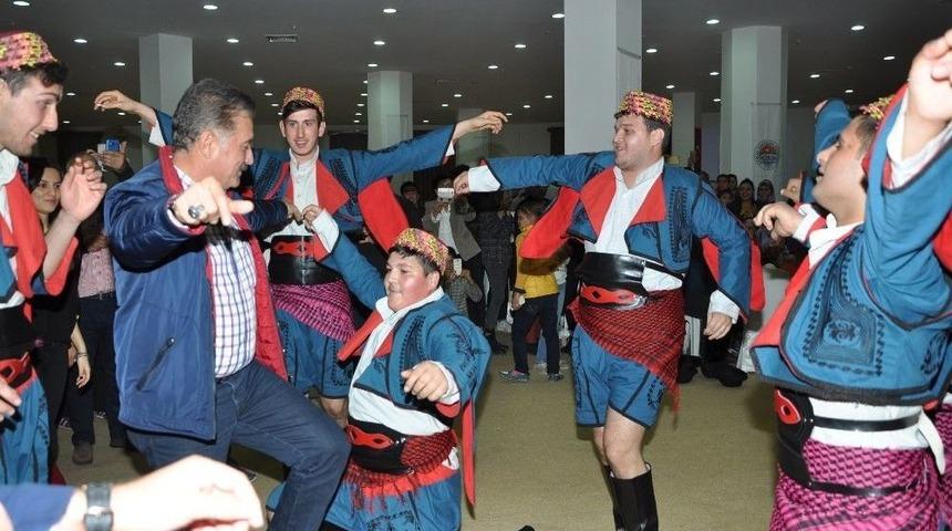 Başkan Tuna, Engellilerle Bir Araya Geldi