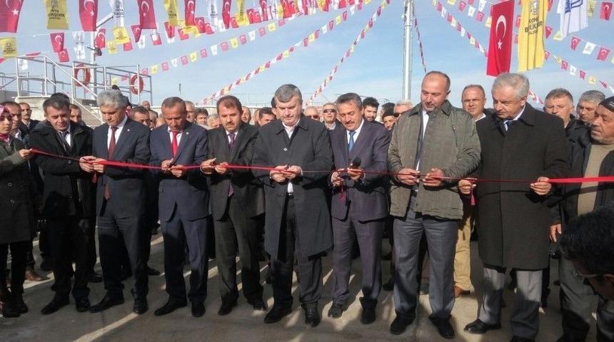 Başkan Aky&uuml;rek, Ahırlı Ve Yalıh&uuml;y&uuml;k&rsquo;te &Ccedil;ok Sayıda Yatırımı İnceledi