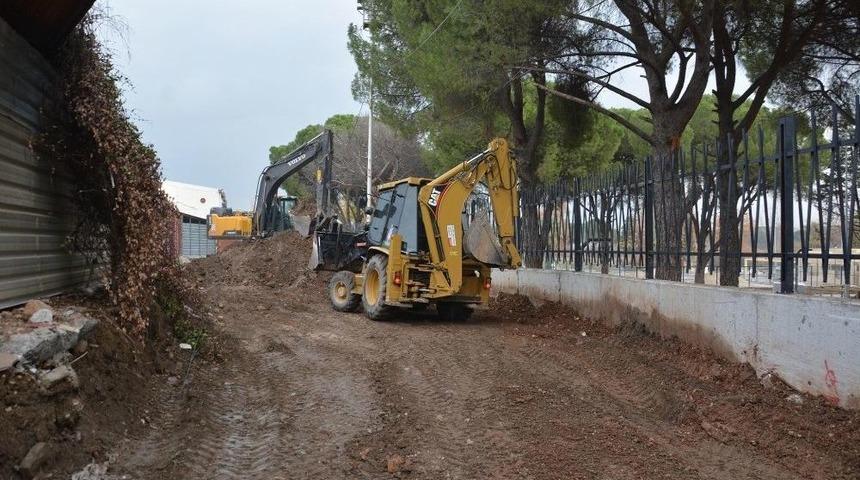 Şehzadeler&rsquo;de 220 Metrelik Yol Yeniden Trafiğe A&ccedil;ılıyor