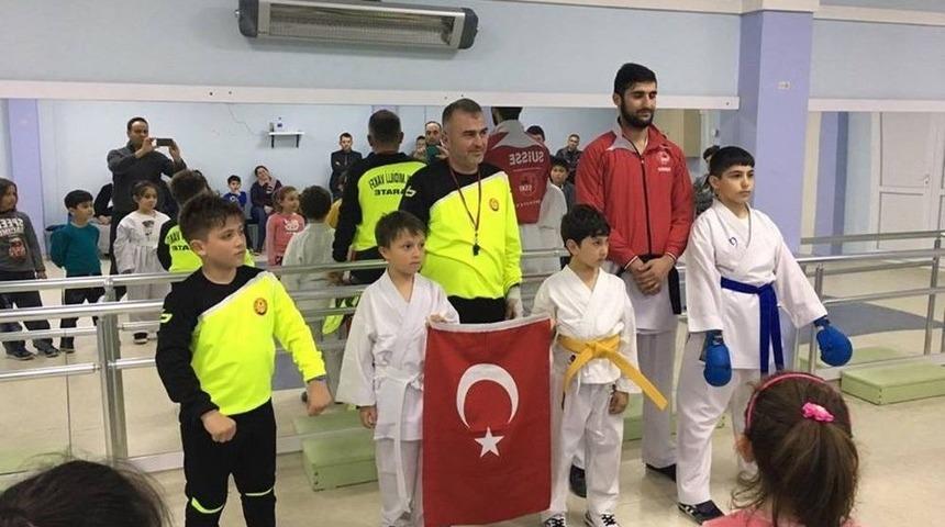 Fo&ccedil;alı Minik Karateciler Turnuvaya Hazırlanıyor