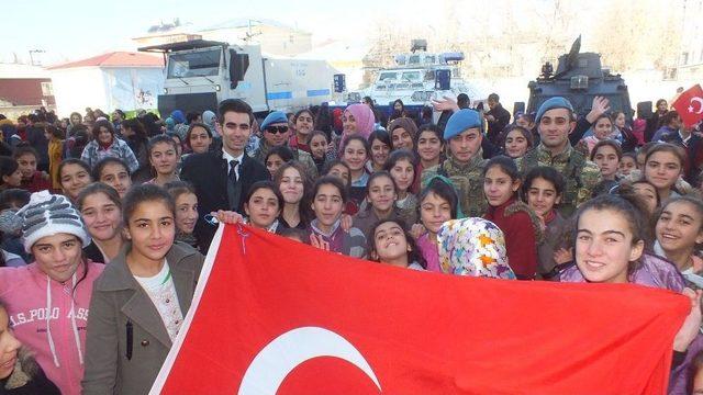 Malazgirtli Çocuklar İlk Kez Zırhlı Araçlara Bindi