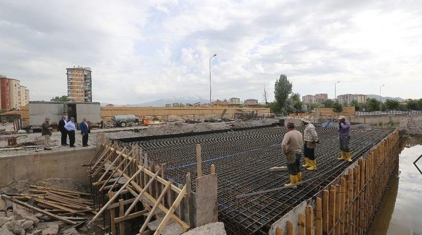 Başkan &Ccedil;elik Seyrani Mahallesinde İncelemelerde Bulundu
