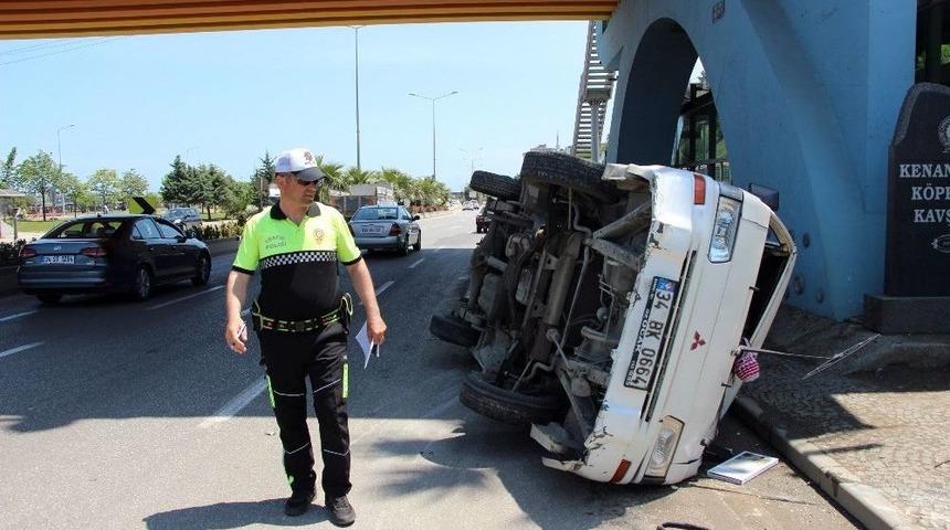 Samsun&rsquo;da Kaza Yapan Ara&ccedil; Yayaya &Ccedil;arptı: 2 Yaralı