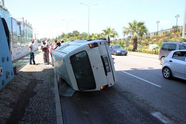 Samsun&rsquo;da Kaza Yapan Ara&ccedil; Yayaya &Ccedil;arptı: 2 Yaralı 2