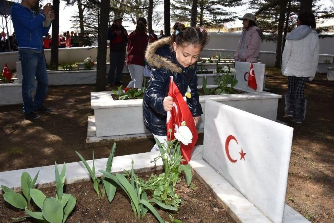 Başkan Bozkurt Şehitlere Saygı Y&uuml;r&uuml;y&uuml;ş&uuml;ne Katıldı