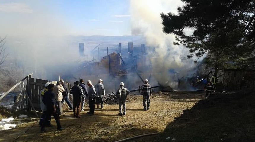 Karab&uuml;k&rsquo;te Ev Yangını