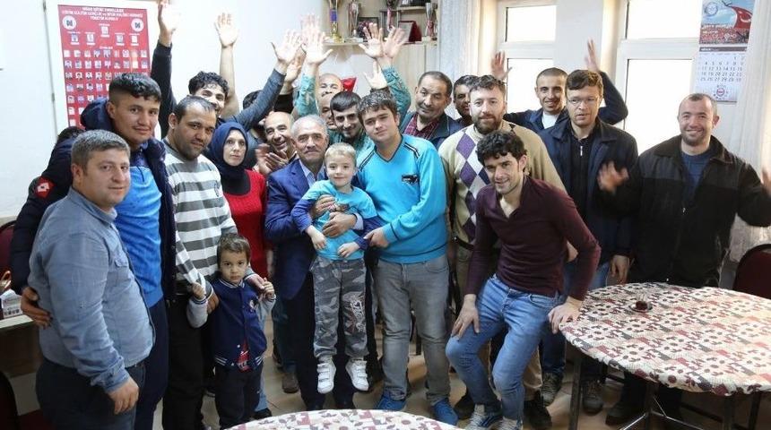 Başkan &Ouml;zkan&rsquo;dan Engelliler G&uuml;n&uuml; Ziyaretleri