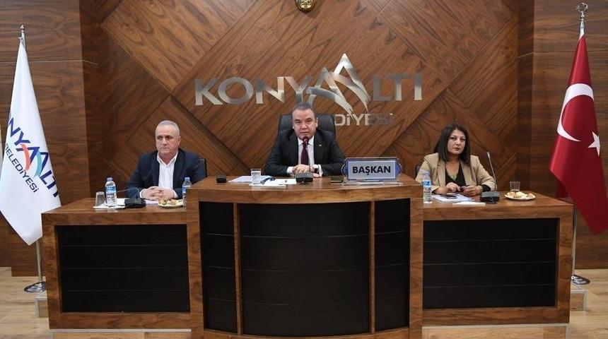 Konyaaltı&rsquo;nda Fuar Merkezine Ve 37 Parka İsim Verildi