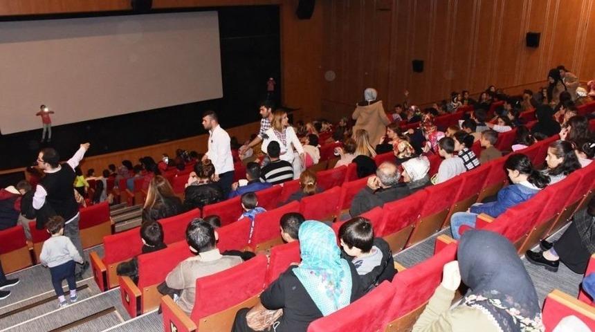 İlk Kez Kemalpaşa&rsquo;da Film İzlediler