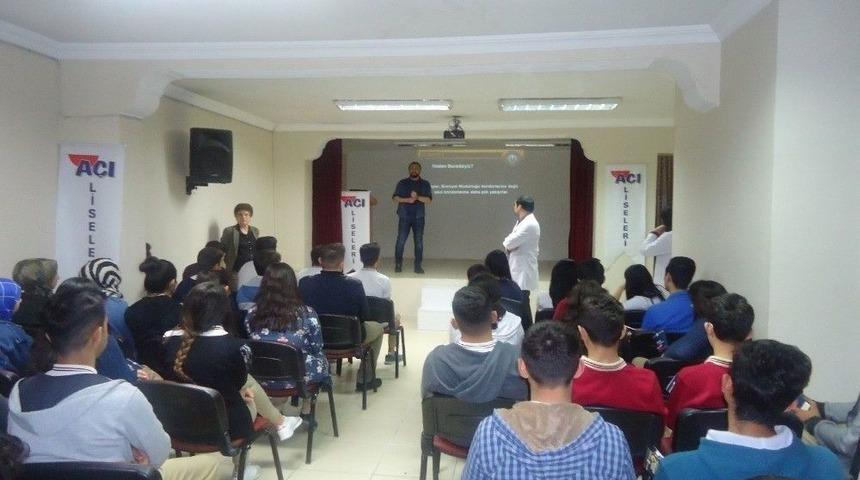 Siirt Polisinden 3 Bin 950 &Ouml;ğrenciye G&uuml;venli İnternet Eğitimi