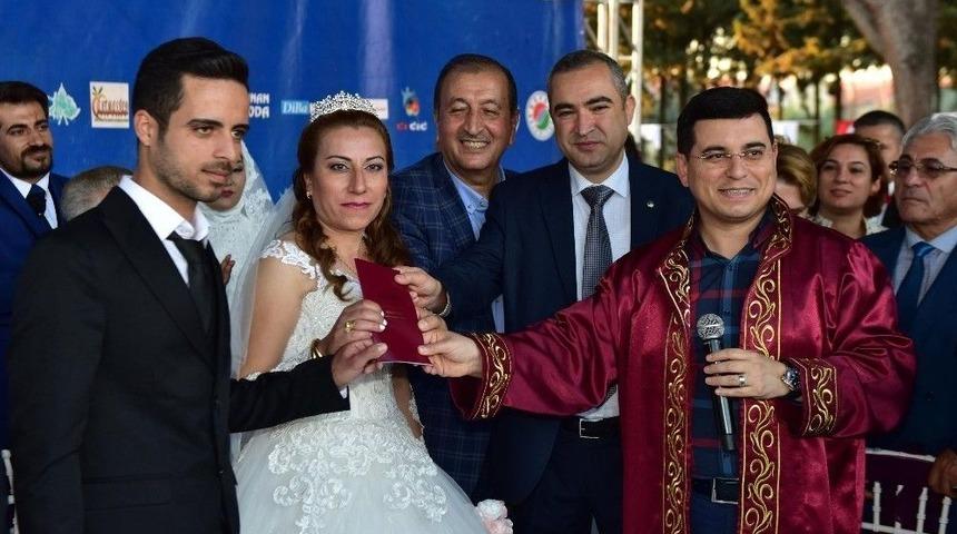 T&uuml;t&uuml;nc&uuml;, 111 &Ccedil;iftin Nikahını Kıydı