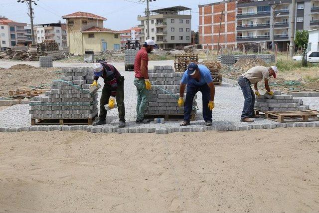 Turgutlu’da Mahalleler Parke Taşıyla Yenilendi