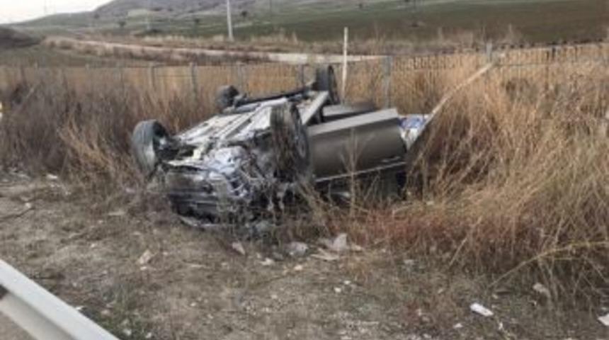 Otomobil Kamyona &Ccedil;arptı; 1 &Ouml;l&uuml; 1 Yaralı