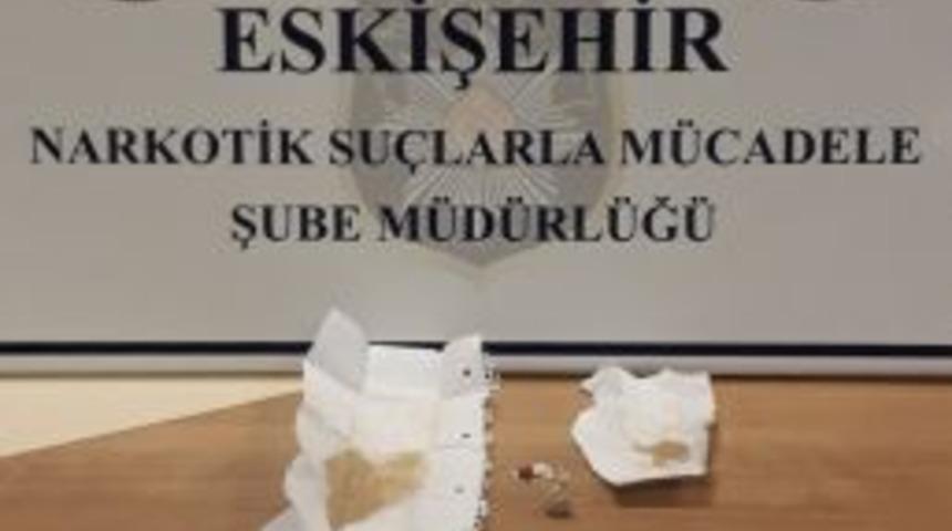 Otob&uuml;s Yolcusu &Uuml;zerinden Eroin Ve Hap &Ccedil;ıktı