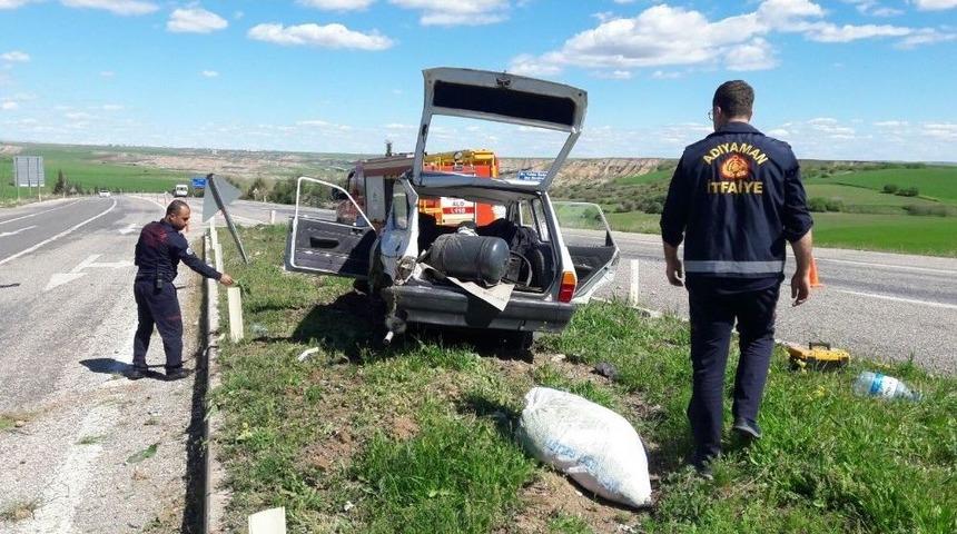 Otomobil Ref&uuml;je &Ccedil;ıktı: 2 Yaralı