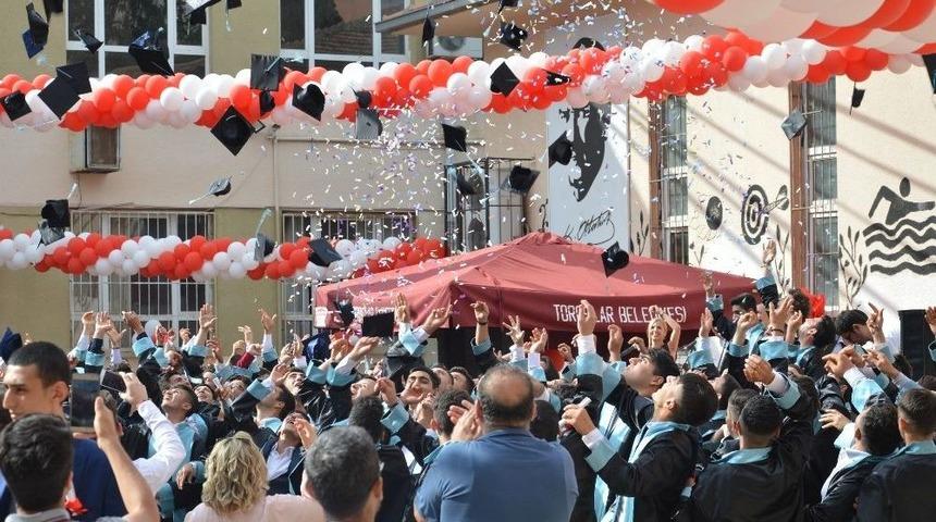 Liseliler 73 Yıl Sonra Kep Attı