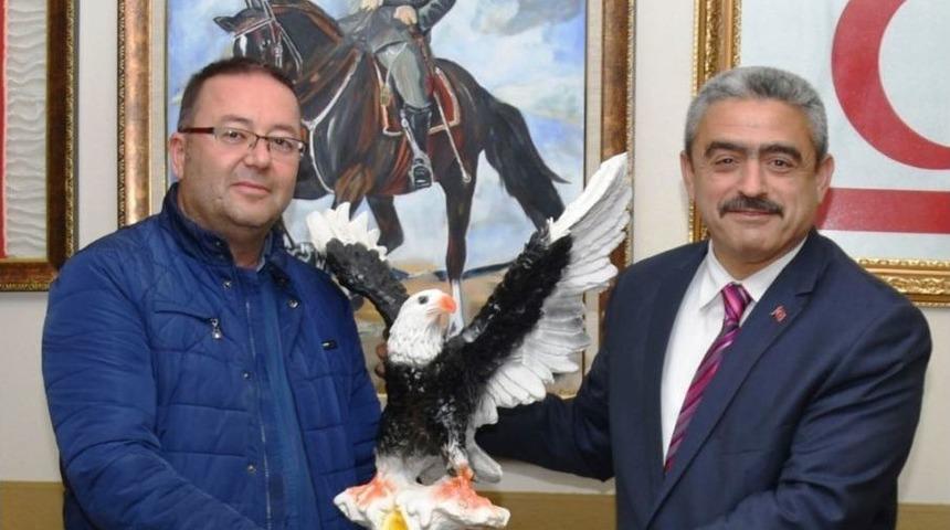 Beşiktaşlı Başkan Alıcık’a Anlamlı Hediye