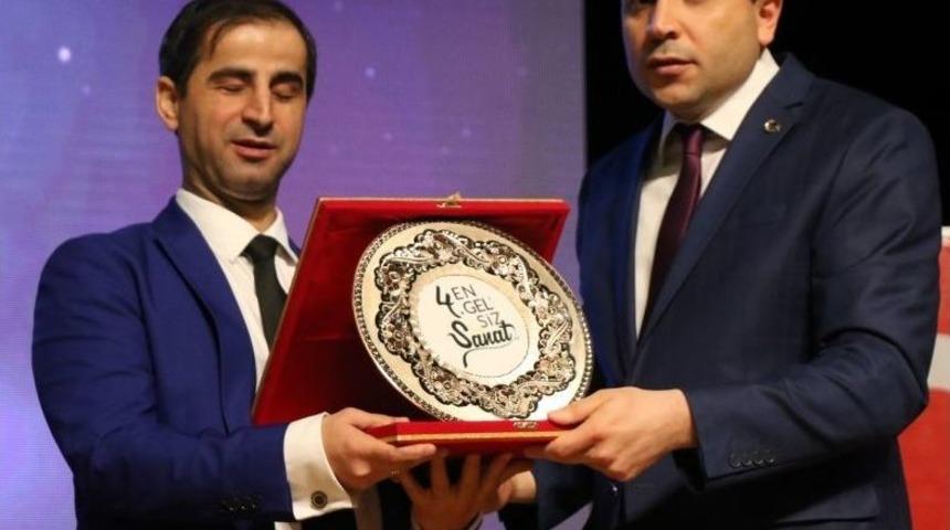 Engelleri Aşanlara &Ouml;d&uuml;lleri Verildi