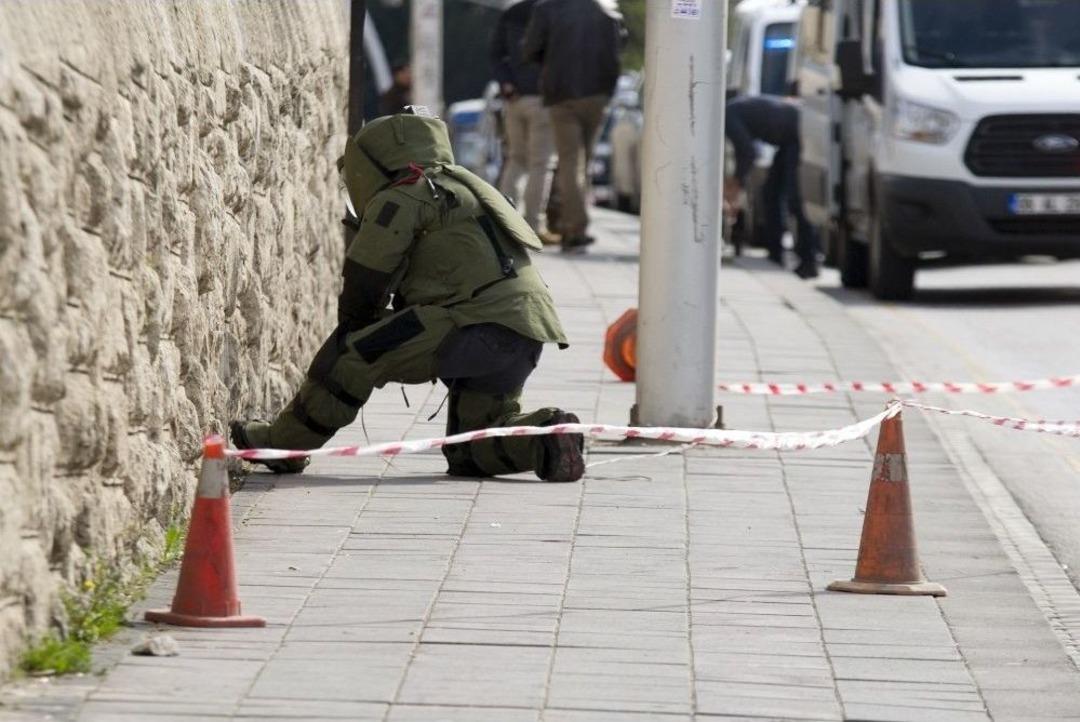 (&ouml;zel) Tbmm Duvarına Bırakılan Ve Sinyal Veren Ş&uuml;pheli Cisim Patlatıldı