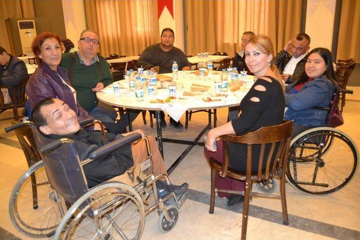 Ayvalık Belediyesi’nden Engellilere ‘sevgi’ Yemeği G4