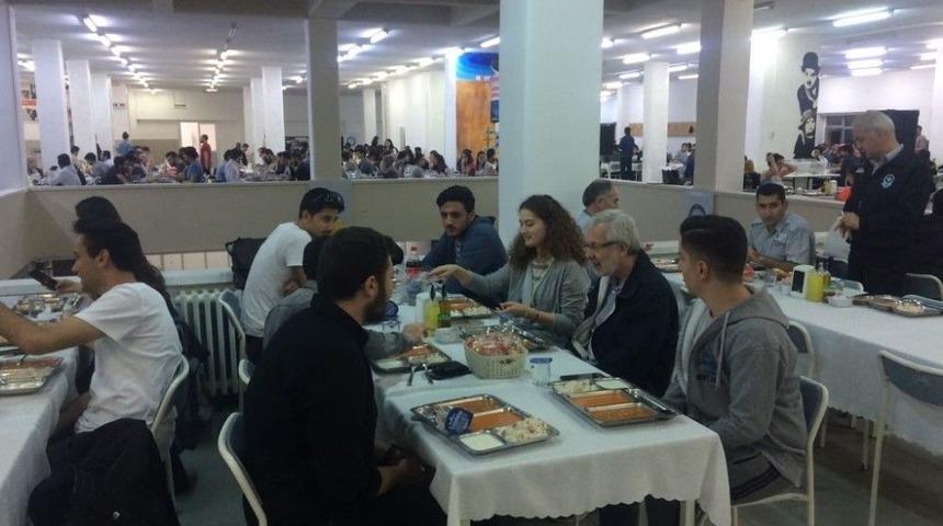 Rektör Ulcay Orucunu Öğrencilerle Açtı