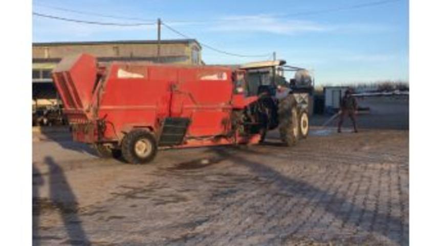 Geri Manevra Yapan Trakt&ouml;r&uuml;n Altında Can Verdi