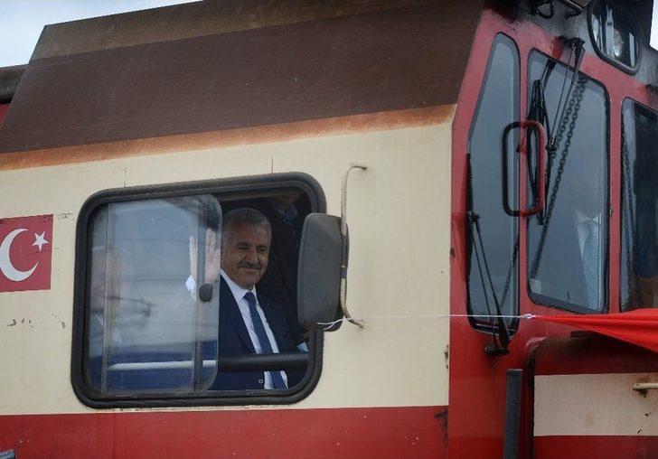 Bakan Arslan’dan Banliyö Hattı Müjdesi G5