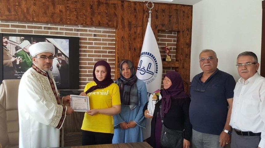 Maia Shonia M&uuml;sl&uuml;man Oldu Melek İsmini Aldı