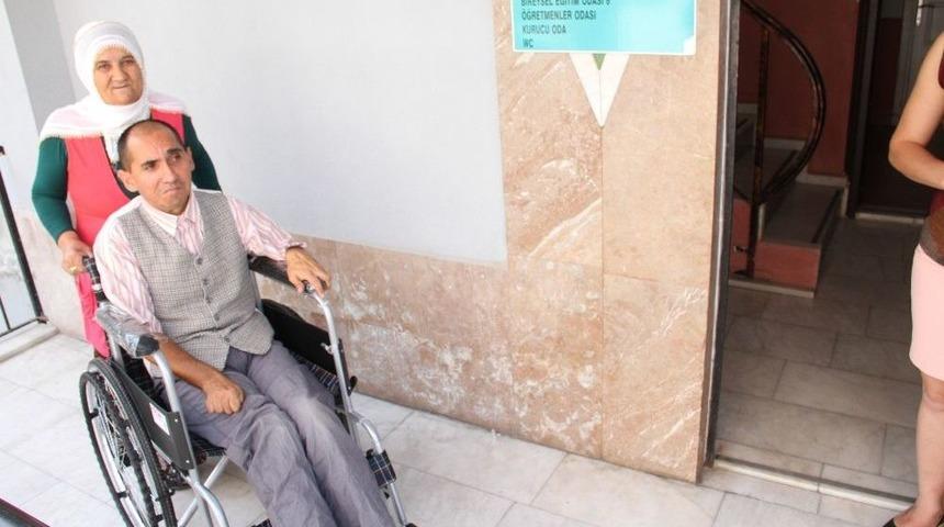 Tekerlekli Sandalyesine Kavuştu