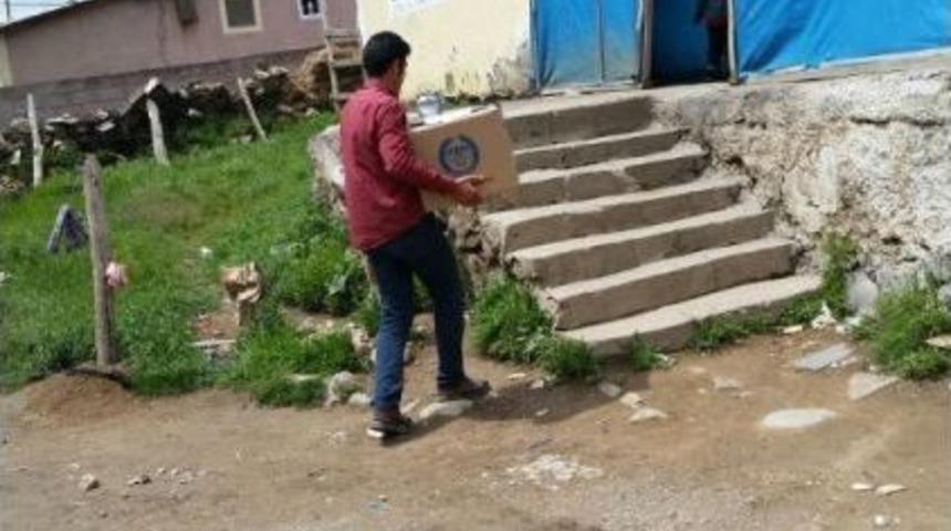 &Ccedil;aldıran Belediyesinden Bin Kişiye Ramazan Paketi