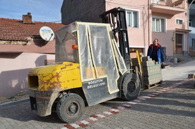 Altyapı Çalışmalarının Ardından Yenilemeler Tüm Hızıyla Sürüyor