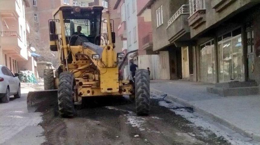 Hakkari&rsquo;de Yol &Ccedil;alışmaları S&uuml;r&uuml;yor