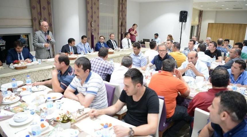 Rekt&ouml;r Savaş, İş&ccedil;ilerle İftarda Buluştu